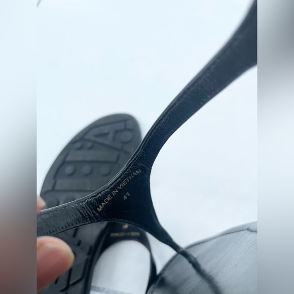 Prada Black Patent leather triangle logo embellished T strap thong sandals EU 41 - Picture 8 of 11